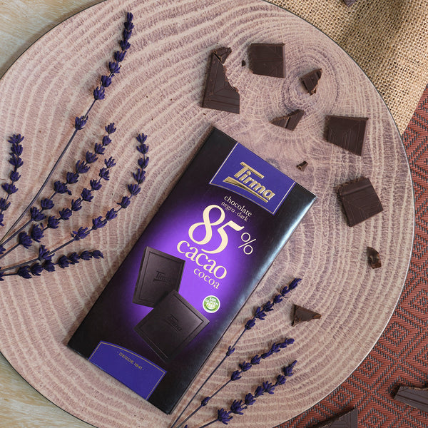 Tirma Dark Chocolate 85% placed next to the plant. Spanish chocolate made in Spain.